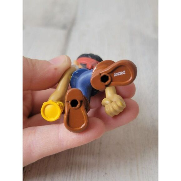 Mattel Jake pirate telescope boy Disney toy figure - Picture 6 of 6